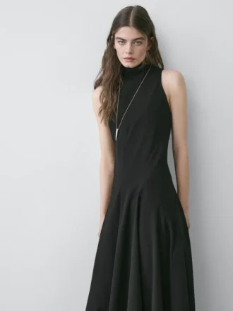 Midi-Kleid mit Neckholder und Bindedetail Midi-Kleid mit Neckholder und Bindedetail