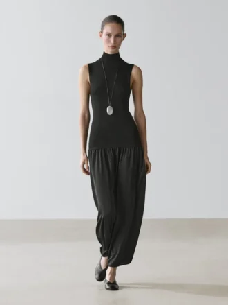 Midi-Kleider aus Strick mit kontrastierenden Details
