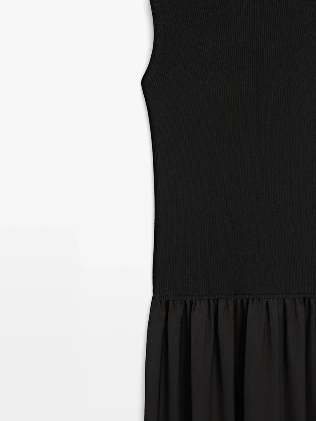 Midi-Kleider aus Strick mit kontrastierenden Details Midi-Kleider aus Strick mit kontrastierenden Details