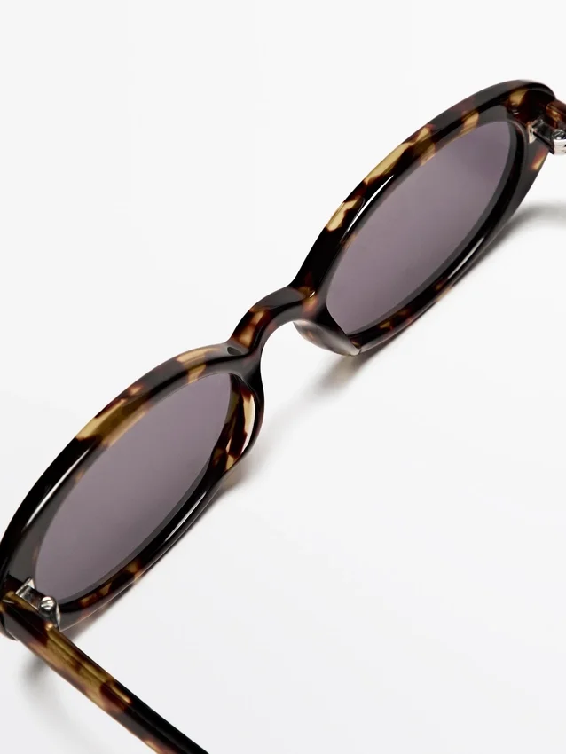 Mini-Sonnenbrille mit ovalen Gläsern im Schildpatt-Look Mini-Sonnenbrille mit ovalen Gläsern im Schildpatt-Look