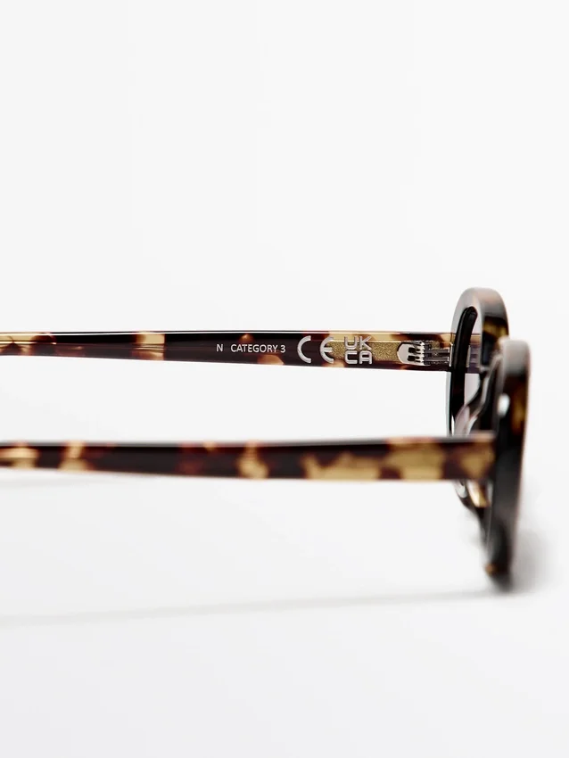 Mini-Sonnenbrille mit ovalen Gläsern im Schildpatt-Look Mini-Sonnenbrille mit ovalen Gläsern im Schildpatt-Look
