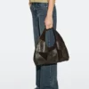 Mittelgroße Patchwork-Tasche aus Wildleder Mittelgroße Patchwork-Tasche aus Wildleder