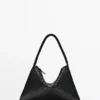 Mittelgroße Schultertasche aus geflochtenem Leder Mittelgroße Schultertasche aus geflochtenem Leder