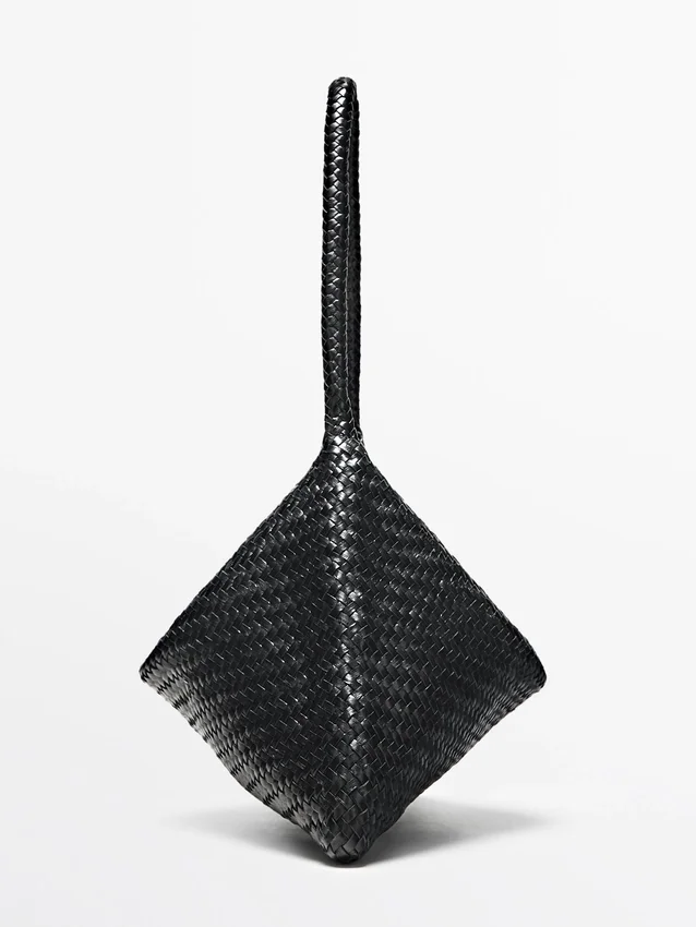Mittelgroße Schultertasche aus geflochtenem Leder Mittelgroße Schultertasche aus geflochtenem Leder