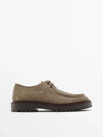 Moc-Toe-Schuhe aus geteiltem Wildleder Moc-Toe-Schuhe aus geteiltem Wildleder