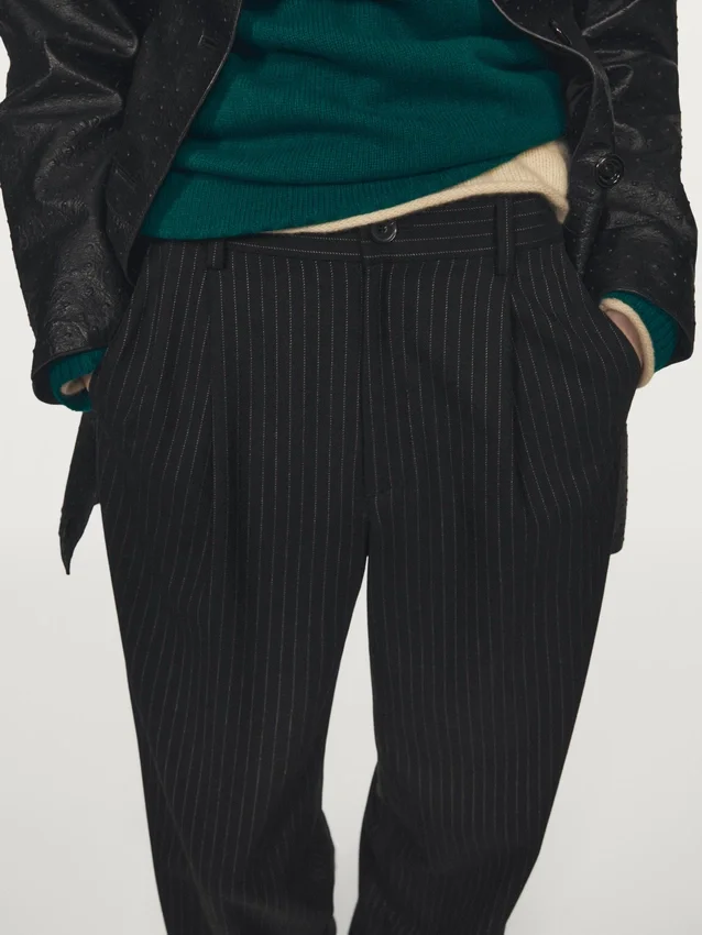 Nadelstreifen-Hose mit weitem Bein Nadelstreifen-Hose mit weitem Bein