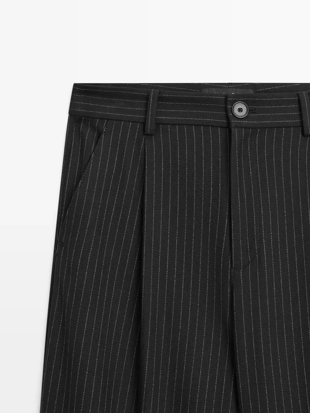 Nadelstreifen-Hose mit weitem Bein Nadelstreifen-Hose mit weitem Bein