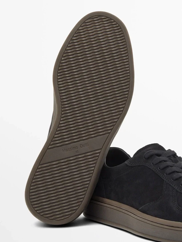 Nubuk-Sneaker mit Kontrastsohle Nubuk-Sneaker mit Kontrastsohle