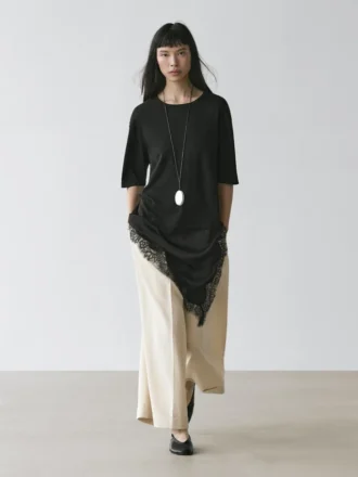 Pullover mit kontrastierenden Spitzendetails Pullover mit kontrastierenden Spitzendetails