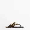 Sandalen aus Spaltleder mit Nieten Sandalen aus Spaltleder mit Nieten