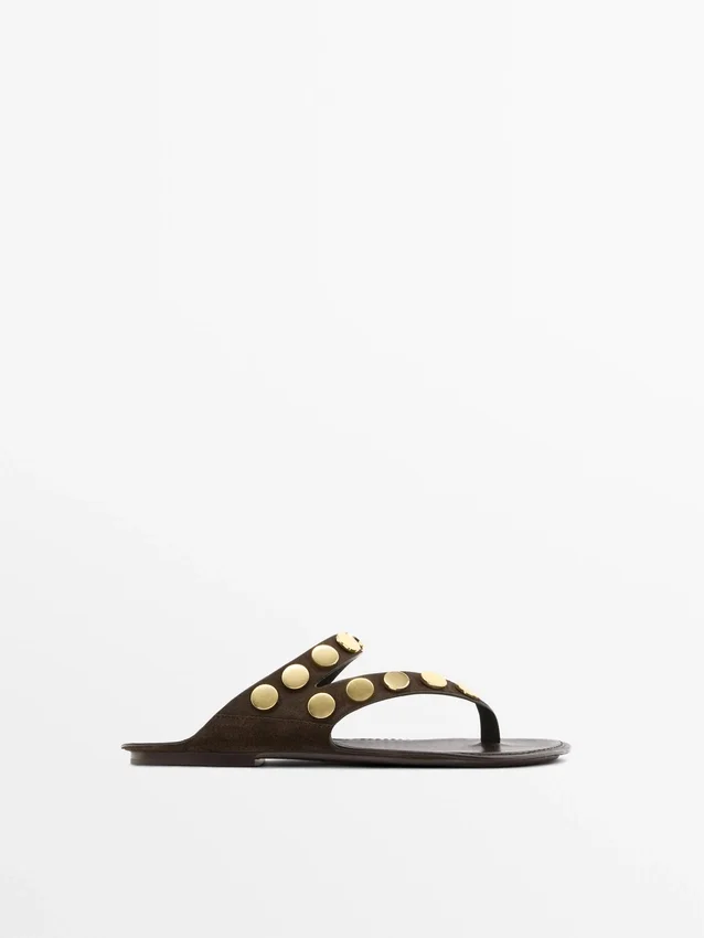 Sandalen aus Spaltleder mit Nieten Sandalen aus Spaltleder mit Nieten