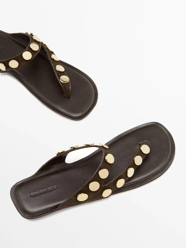 Sandalen aus Spaltleder mit Nieten Sandalen aus Spaltleder mit Nieten