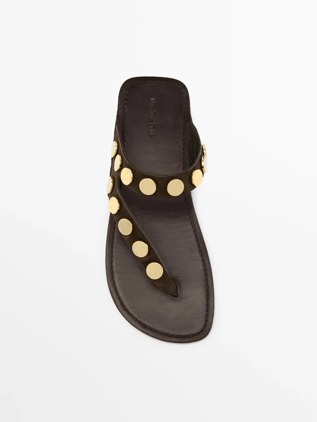 Sandalen aus Spaltleder mit Nieten Sandalen aus Spaltleder mit Nieten