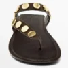 Sandalen aus Spaltleder mit Nieten Sandalen aus Spaltleder mit Nieten
