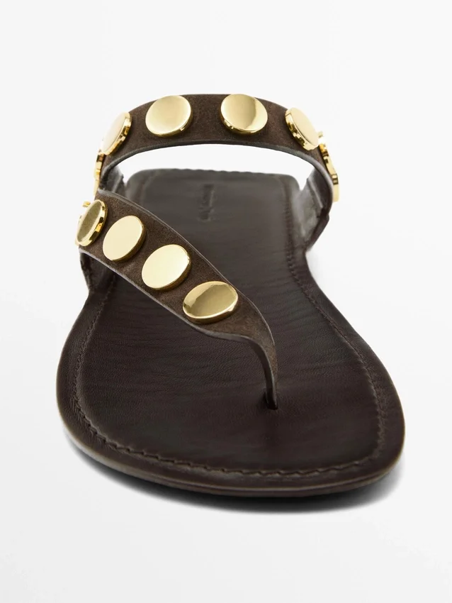 Sandalen aus Spaltleder mit Nieten Sandalen aus Spaltleder mit Nieten