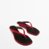 Sandalen mit mittelhohem Absatz und Zehentrenner Sandalen mit mittelhohem Absatz und Zehentrenner