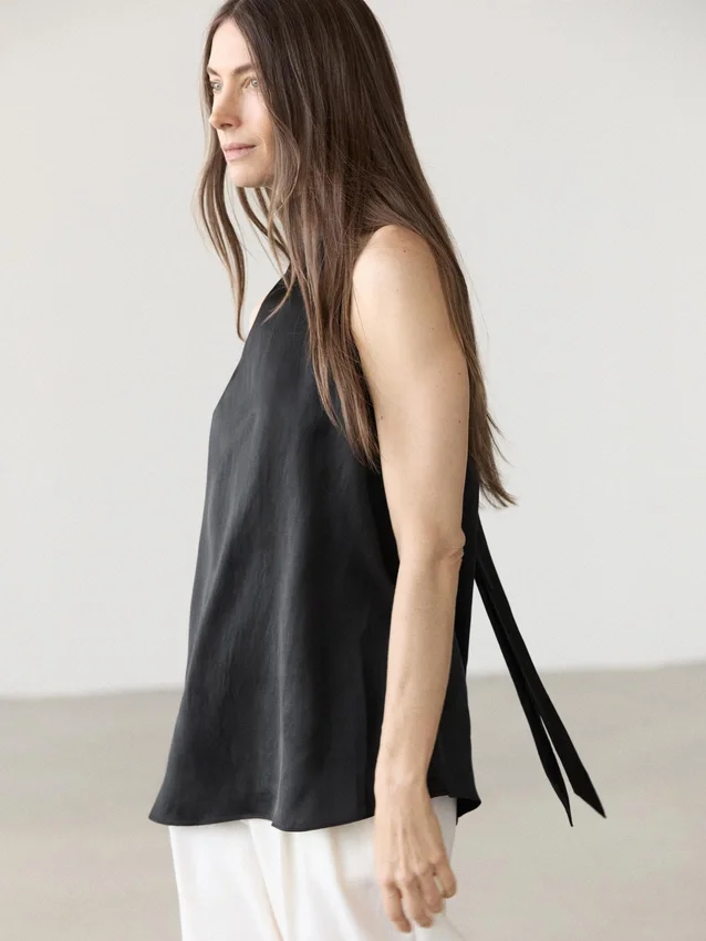 Satin-Haltertop mit Bindedetail Satin-Haltertop mit Bindedetail