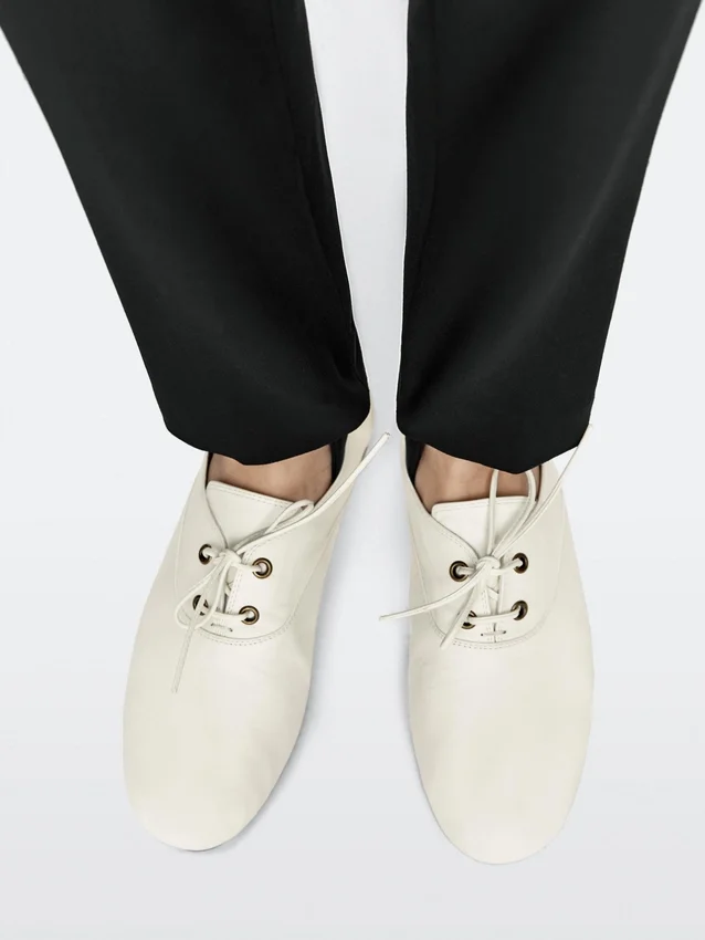 Schnürschuhe aus weichem Leder Schnürschuhe aus weichem Leder