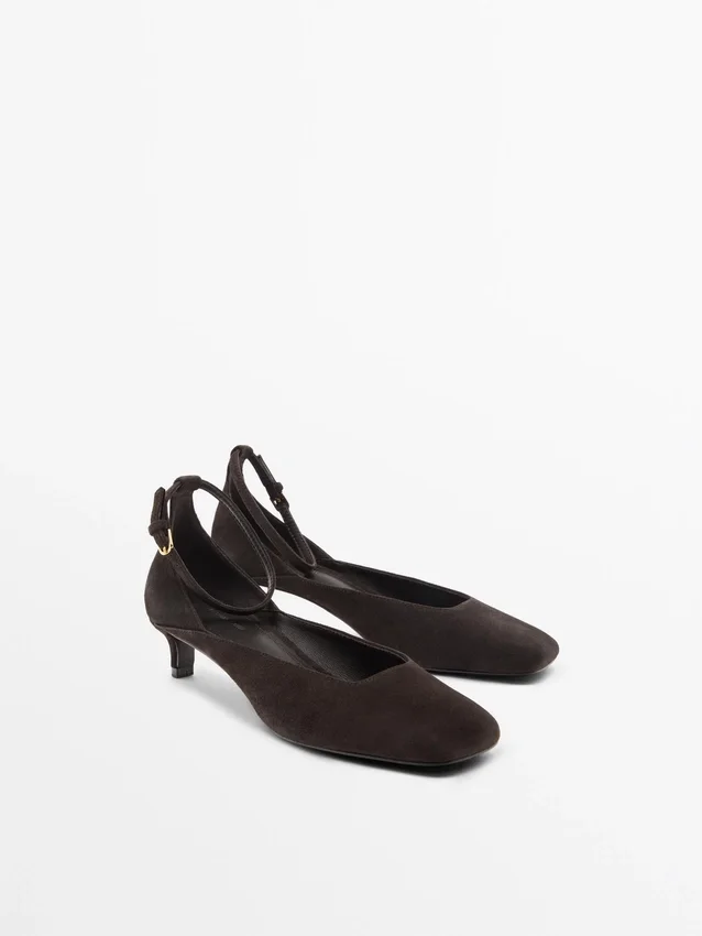 Schuhe mit Absatz und eckigem Vorderblatt Schuhe mit Absatz und eckigem Vorderblatt