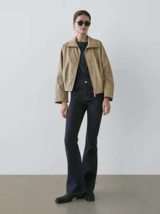 Skinny-Jeans mit hoher Taille und ausgestelltem Bein Skinny-Jeans mit hoher Taille und ausgestelltem Bein