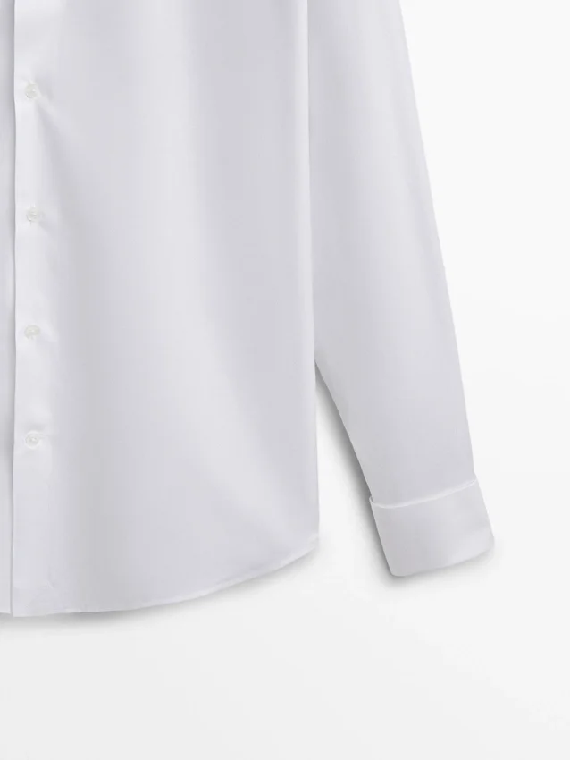 Slim-Fit-Baumwollhemd mit doppelten Manschetten Slim-Fit-Baumwollhemd mit doppelten Manschetten