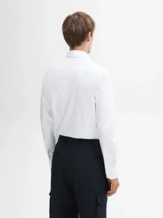 Slim-Fit-Hemd aus 100 % Baumwolle Slim-Fit-Hemd aus 100 % Baumwolle