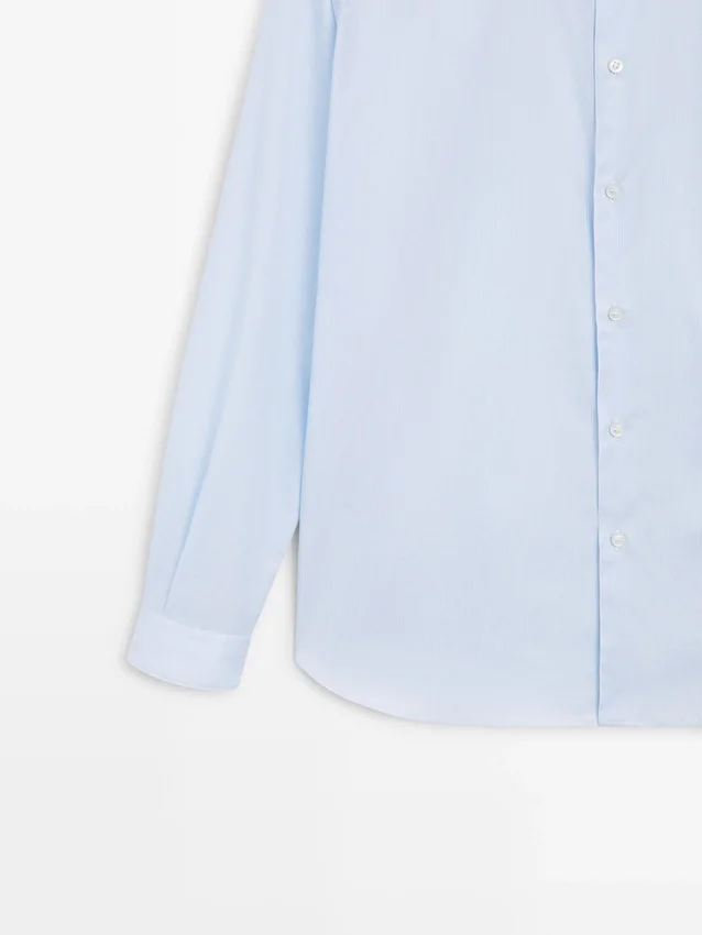 Slim-Fit-Hemd aus 100 % Baumwolle Slim-Fit-Hemd aus 100 % Baumwolle