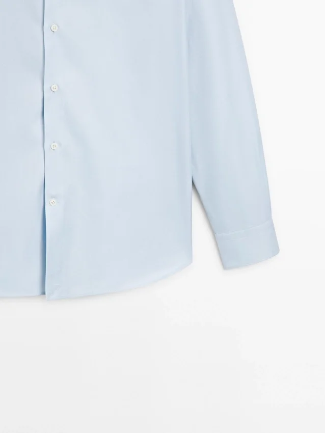 Slim-Fit-Hemd aus 100 % Baumwolle Slim-Fit-Hemd aus 100 % Baumwolle