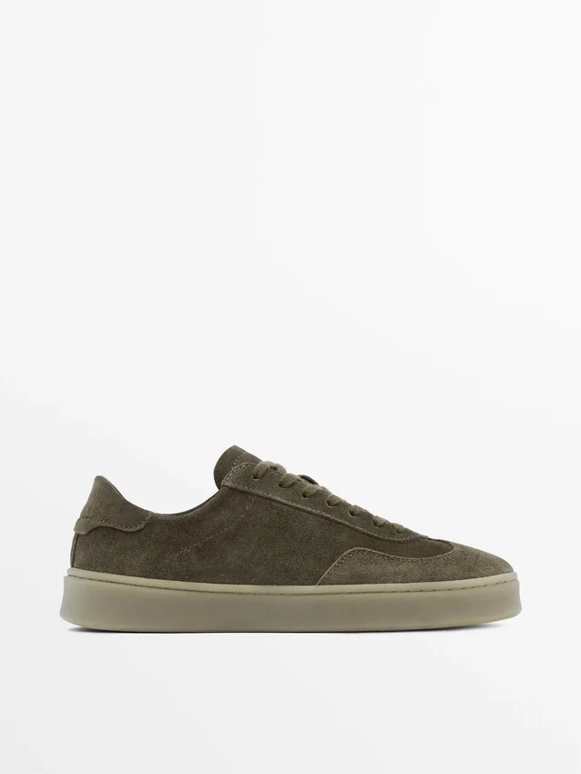 Sneaker aus gespaltenem Wildleder Sneaker aus gespaltenem Wildleder