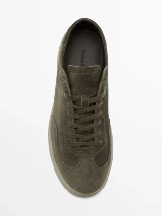 Sneaker aus gespaltenem Wildleder