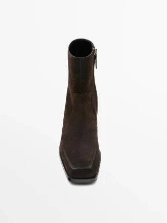 Stiefeletten aus gebürstetem Spaltleder Stiefeletten aus gebürstetem Spaltleder
