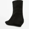 Stiefeletten mit Keilabsatz aus Spaltleder Stiefeletten mit Keilabsatz aus Spaltleder