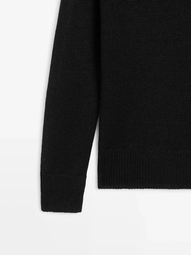 Strickpullover aus Leinen mit V-Ausschnitt Strickpullover aus Leinen mit V-Ausschnitt