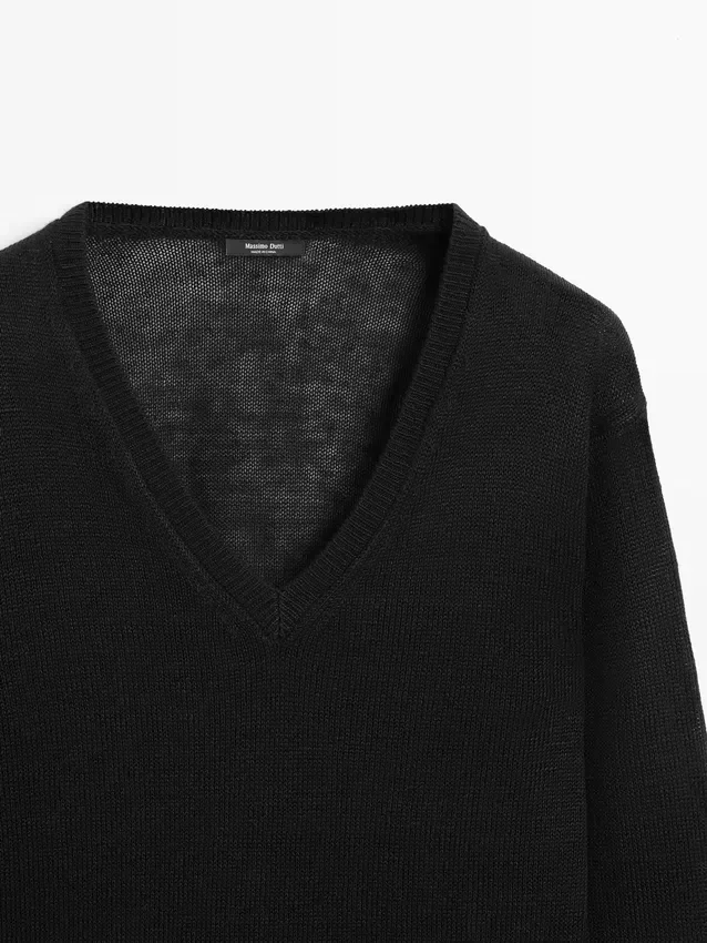 Strickpullover aus Leinen mit V-Ausschnitt Strickpullover aus Leinen mit V-Ausschnitt