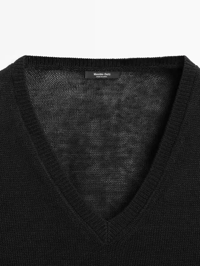 Strickpullover aus Leinen mit V-Ausschnitt Strickpullover aus Leinen mit V-Ausschnitt