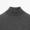 Strickpullover aus Wollmischung mit hohem Kragen Strickpullover aus Wollmischung mit hohem Kragen