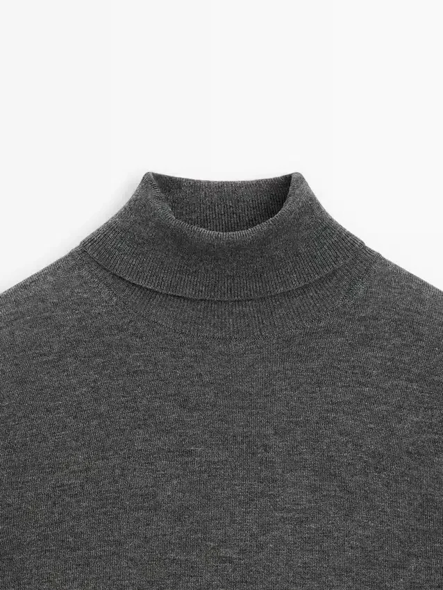 Strickpullover aus Wollmischung mit hohem Kragen Strickpullover aus Wollmischung mit hohem Kragen