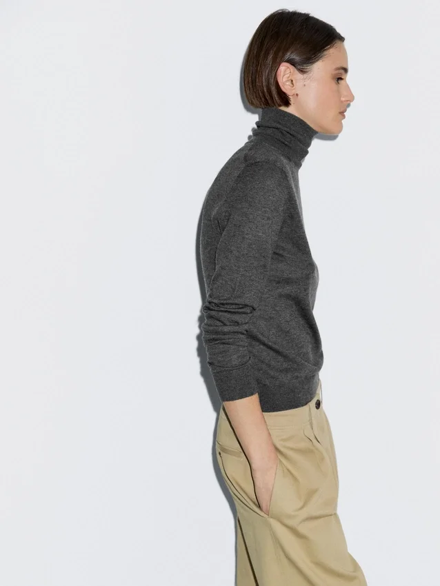 Strickpullover aus Wollmischung mit hohem Kragen Strickpullover aus Wollmischung mit hohem Kragen