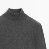 Strickpullover aus Wollmischung mit hohem Kragen Strickpullover aus Wollmischung mit hohem Kragen