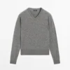 Strickpullover aus Wollmischung mit V-Ausschnitt Strickpullover aus Wollmischung mit V-Ausschnitt