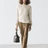 Strickpullover mit U-Boot-Ausschnitt Strickpullover mit U-Boot-Ausschnitt