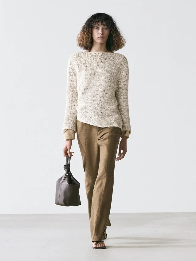 Strickpullover mit U-Boot-Ausschnitt Strickpullover mit U-Boot-Ausschnitt