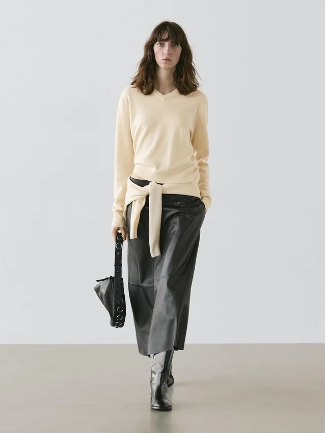 Strickpullover mit V-Ausschnitt Strickpullover mit V-Ausschnitt