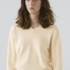 Strickpullover mit V-Ausschnitt Strickpullover mit V-Ausschnitt