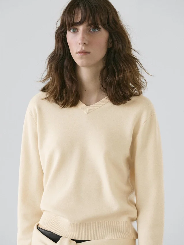 Strickpullover mit V-Ausschnitt Strickpullover mit V-Ausschnitt
