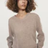 Strickpullover mit V-Ausschnitt und Ellbogenpatches Strickpullover mit V-Ausschnitt und Ellbogenpatches