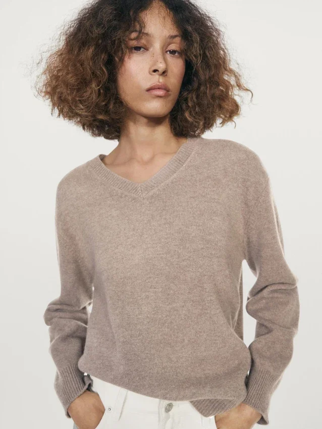 Strickpullover mit V-Ausschnitt und Ellbogenpatches Strickpullover mit V-Ausschnitt und Ellbogenpatches