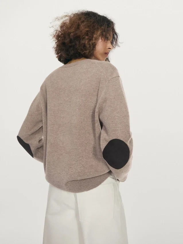 Strickpullover mit V-Ausschnitt und Ellbogenpatches Strickpullover mit V-Ausschnitt und Ellbogenpatches