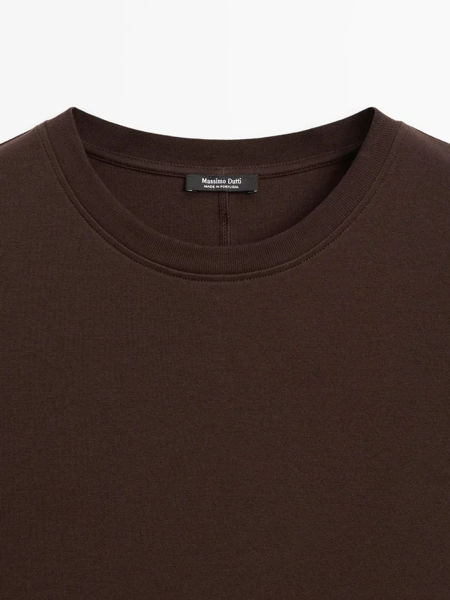 T-Shirt aus 100 % Baumwolle mit Nahtdetail T-Shirt aus 100 % Baumwolle mit Nahtdetail