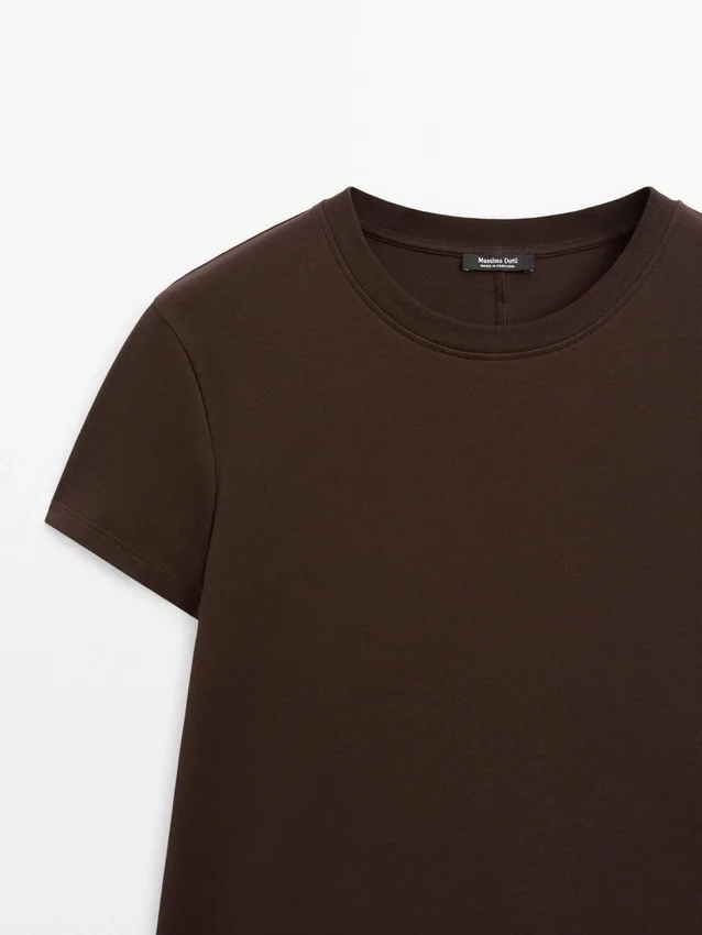 T-Shirt aus 100 % Baumwolle mit Nahtdetail T-Shirt aus 100 % Baumwolle mit Nahtdetail
